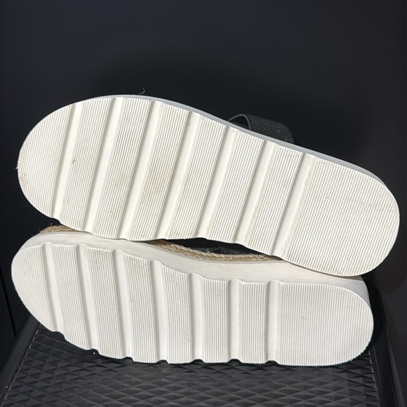 Women’s size 9m | Madden Girl | Platform Sandals - Picture 3 of 11